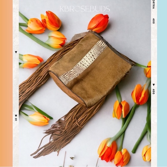 Unleash Your Inner Cowgirl with Our Hair-On-Hide Leather Purse! - Picture 1 of 5